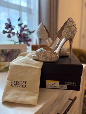 Badgley Mischka Ivory Crystal Embellished Peep-Toe Pumps